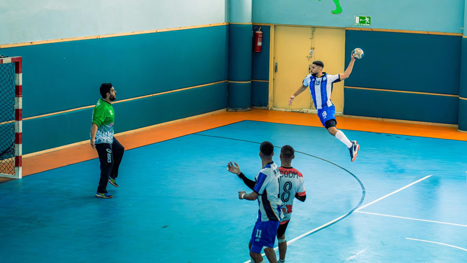Handball in eurer Halle