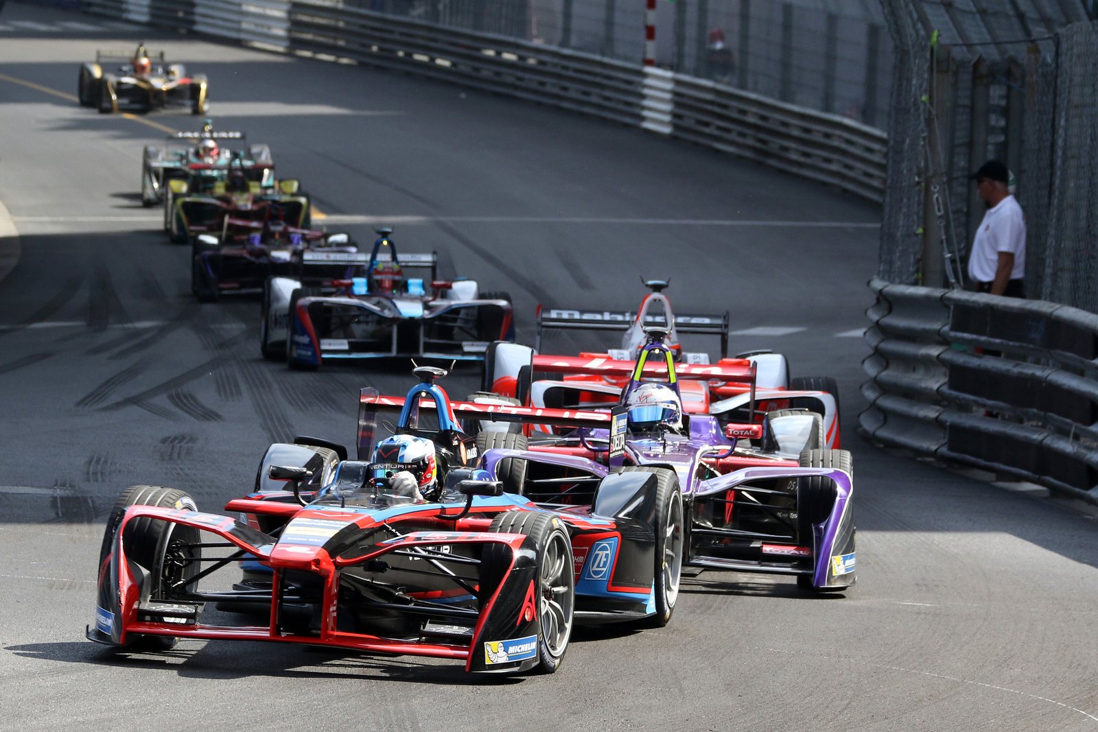 Motorsport: Boxenstopp für Energieverträge.