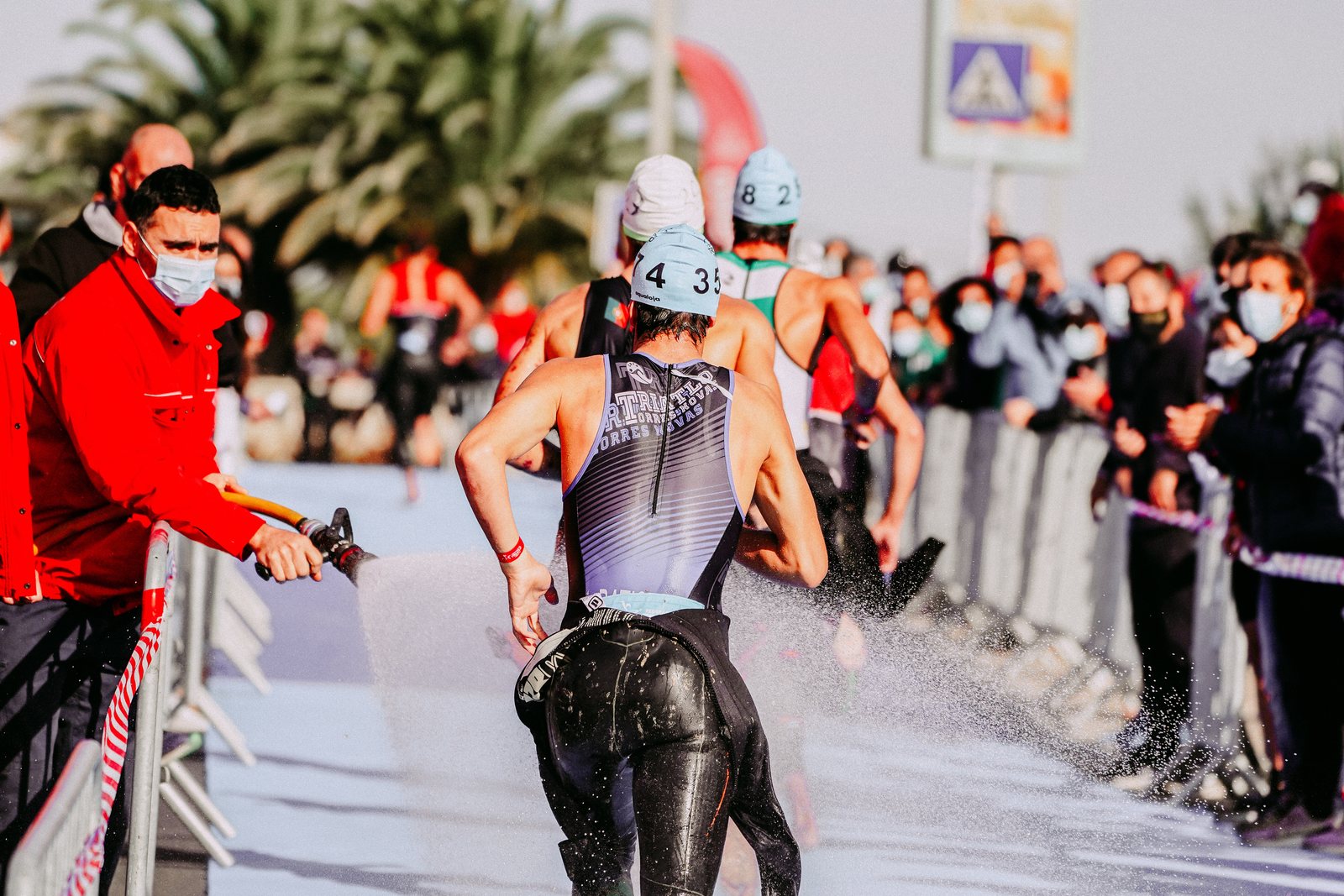 Triathlon: Schwimmen, Radeln, Fördern.